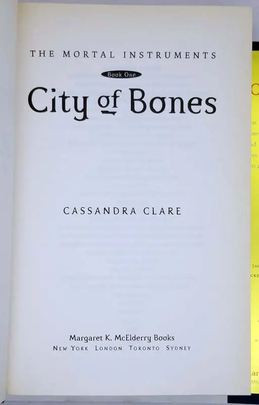 City of Bones - Cassandra Clare 2007 | 1st Edition