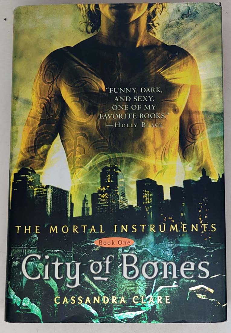City of Bones - Cassandra Clare 2007 | 1st Edition