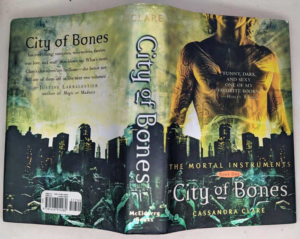 City of Bones - Cassandra Clare 2007 | 1st Edition