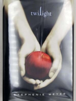 Twilight - Stephenie Meyer 2005 | 1st Edition