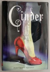 Cinder - Marissa Meyer 2012 | 1st Edition
