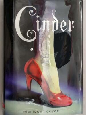 Cinder - Marissa Meyer 2012 | 1st Edition