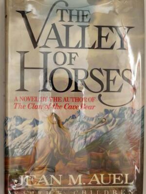 The Valley of Horses - Jean M. Auel 1982 | 1st Edition