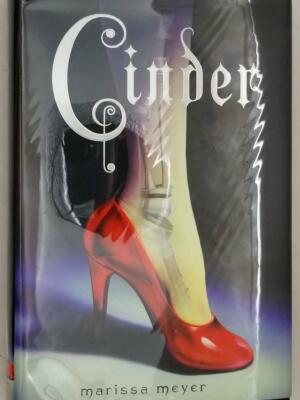 Cinder: (Book 1 Lunar Chronicles) - Marissa Meyer 2012 | 1st Edition SIGNED