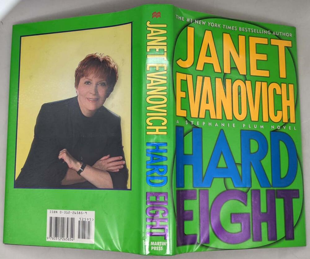 Hard Eight - Janet Evanovich 2002 | 1st Edition SIGNED