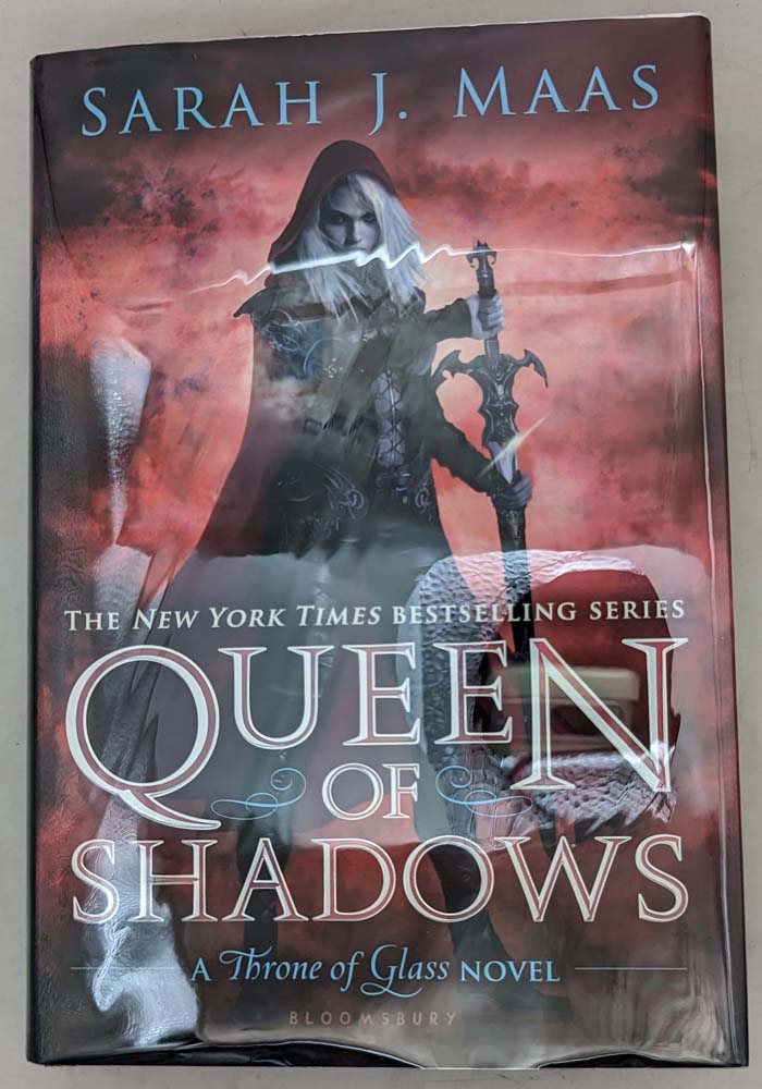 Queen of Shadows - Sarah J. Maas 2015 | 1st Edition SIGNED
