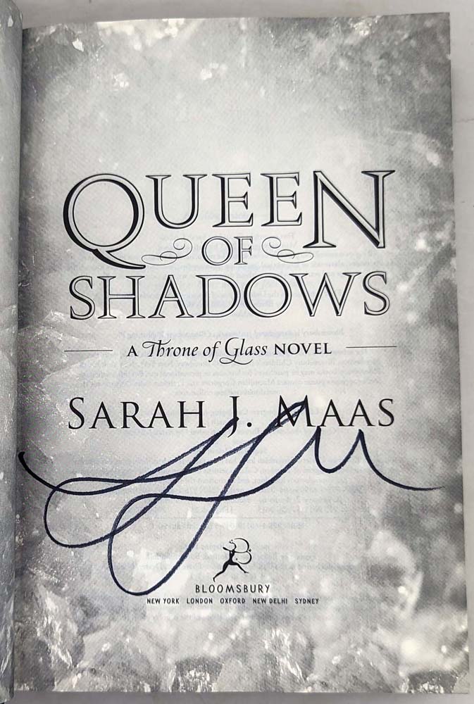 Queen of Shadows - Sarah J. Maas 2015 | 1st Edition SIGNED