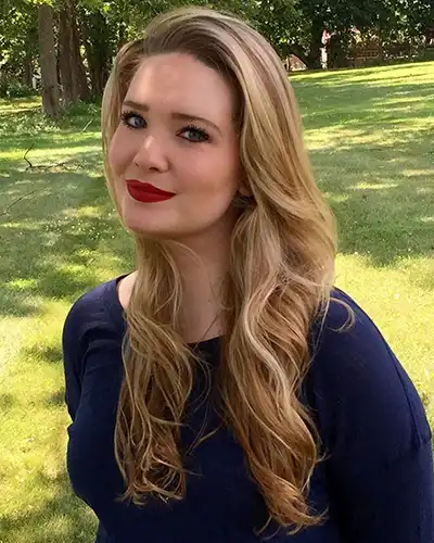 Sarah J. Maas